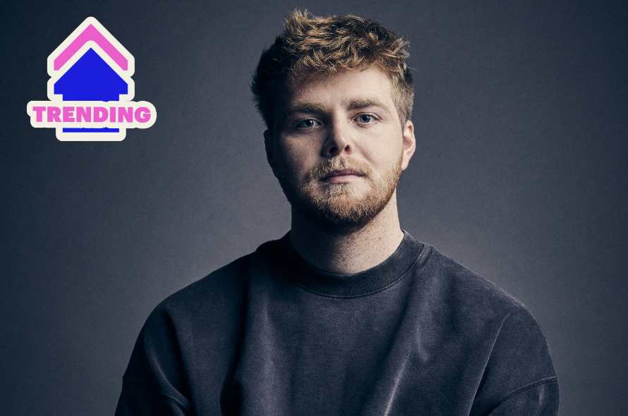 officialcharts's tweet photo. Alex Warren (@alexwaarren) claims TWO of the UK's biggest Trending songs this week 🚀
Check out where #CarryYouHome and #BurningDown place in the brand-new Top 20: https://t.co/78GTvgdvDG
#AlexWarren https://t.co/CyEEMfE6SI