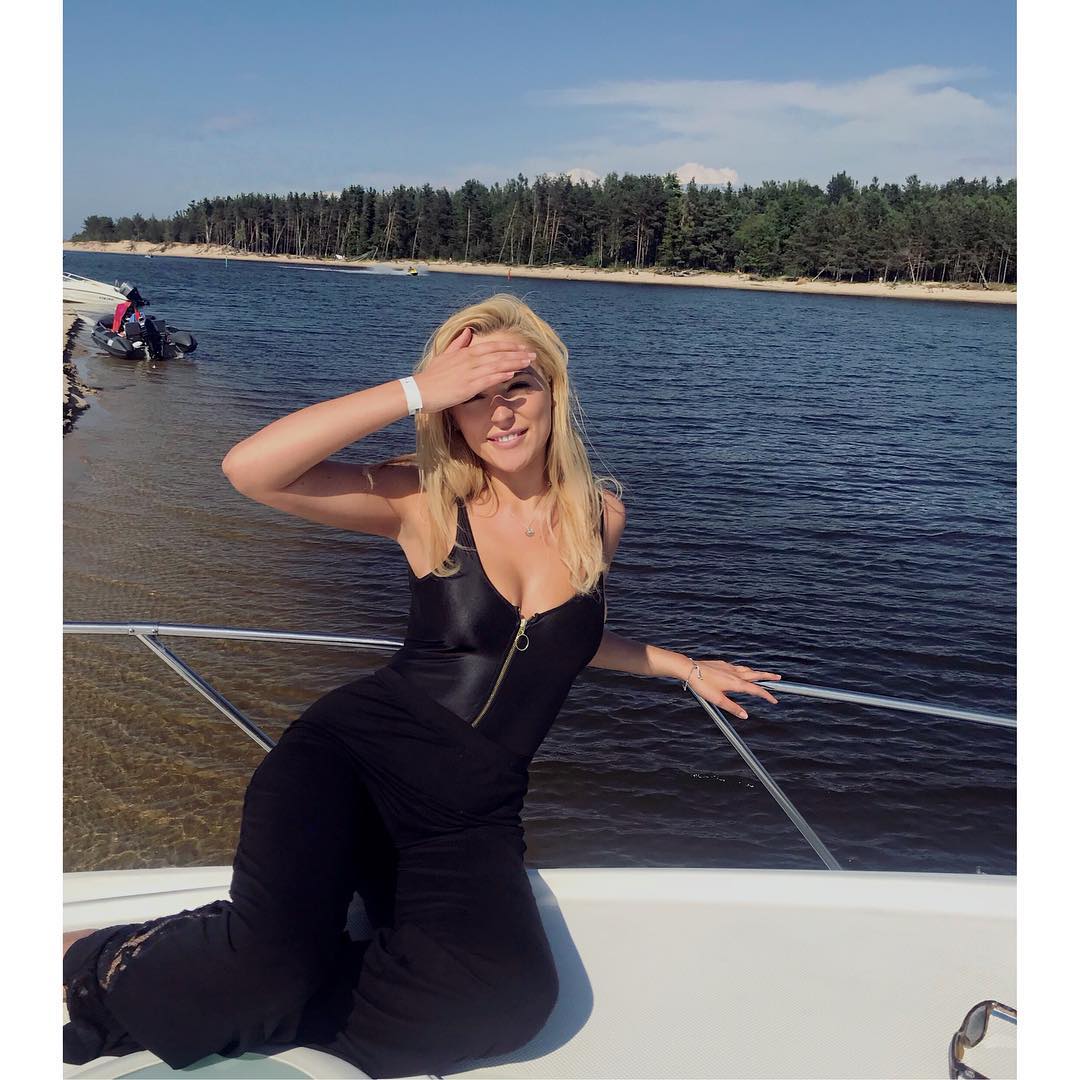 Sometimes struggles are exactly what we need in our life. If we were to go through our life without any obstacles, we would be crippled. We would not be as strong as what we could have been. Give every opportunity a chance, leave no room for regrets
READ AGAIN! 💯👌🌟