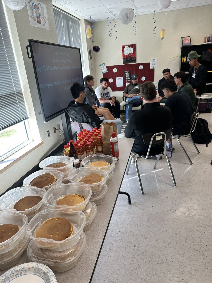FcaRattler's tweet photo. Our St. Patty’s Day FCA meeting was a success. Thank you Promiseland Church of San Marcos for the pancakes 🥞 &amp; 🧃! We discussed Faith &amp; how Jesus was able to walk on water. #studentleaders @TheFCATeam https://t.co/Z5LssLoe8E