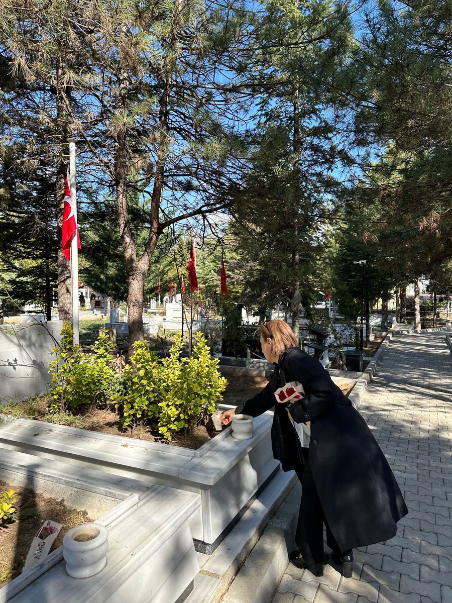 Toplumsal_D's tweet photo. “18 Mart Çanakkale Zaferi Kutlama Programı” kapsamında bize öncülük eden Sevgili @thavzalimuzeyen hocamıza,KKÜ Fatma Şenses SBMYO öğrencilerine ve sponsorumuz olan Necati Çifçi’ye teşekkür ediyoruz.
#canakkalezaferi 
@TC_icisleri ,@TC_kkalevalilik @kirikkaleunv ,@kirikkalebld71 https://t.co/fuOzDIIVCY