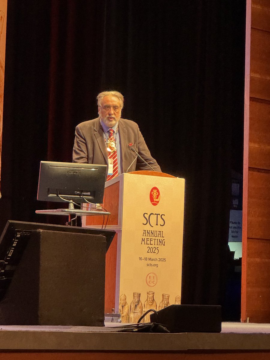 ⁦<a href="/SCTSUK/">SCTS UK</a>⁩ Narain Moorjani handing the presidential chain to ⁦<a href="/AmanCoonar/">Aman S Coonar</a>⁩ the new President of SCTS