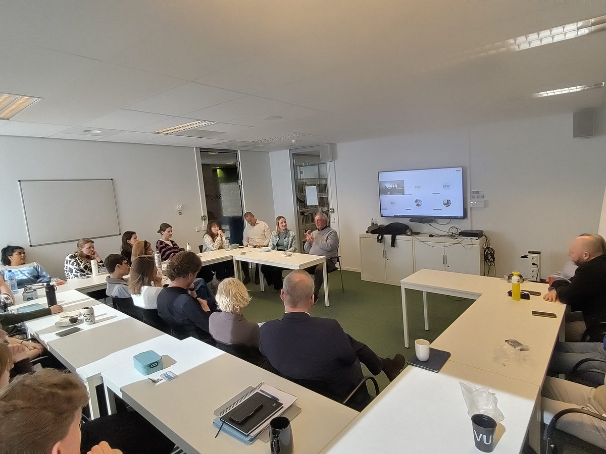 Amsterdam Laboratory for Legal Psychology (@amslablegpsy) on Twitter photo Historic moment! Previous Prof Peter van Koppen and newly appointed Prof <a href="/anneliesvrede/">Annelies Vredeveldt @anneliesvrede.bsky.social</a> talk together about the history and future of legal psychology at the VU <a href="/VU_Criminologie/">VU Criminology</a> <a href="/VUamsterdam/">Vrije Universiteit Amsterdam (inactief)</a> Historic moment! Previous Prof Peter van Koppen and newly appointed Prof <a href="/anneliesvrede/">Annelies Vredeveldt @anneliesvrede.bsky.social</a> talk together about the history and future of legal psychology at the VU <a href="/VU_Criminologie/">VU Criminology</a> <a href="/VUamsterdam/">Vrije Universiteit Amsterdam (inactief)</a>