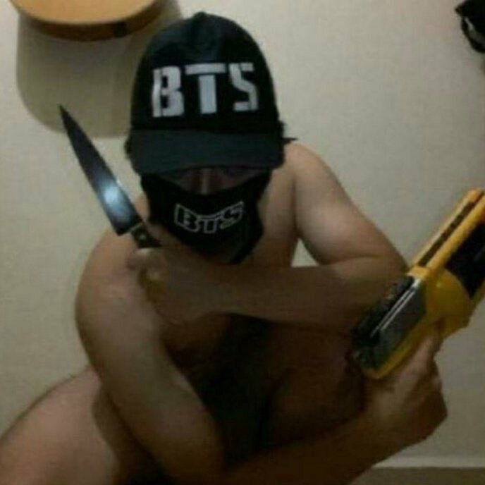 para que dejen de joder, acá están los verdaderos ships: 

taekook, yoonmin, 2seok, jimsu, namgi, taegi, sope, jikook, vmin, mini moni, BASTA DE SUS COSAS DEGENERADAS COMO SEOKV, los reales sabemos como es el tema