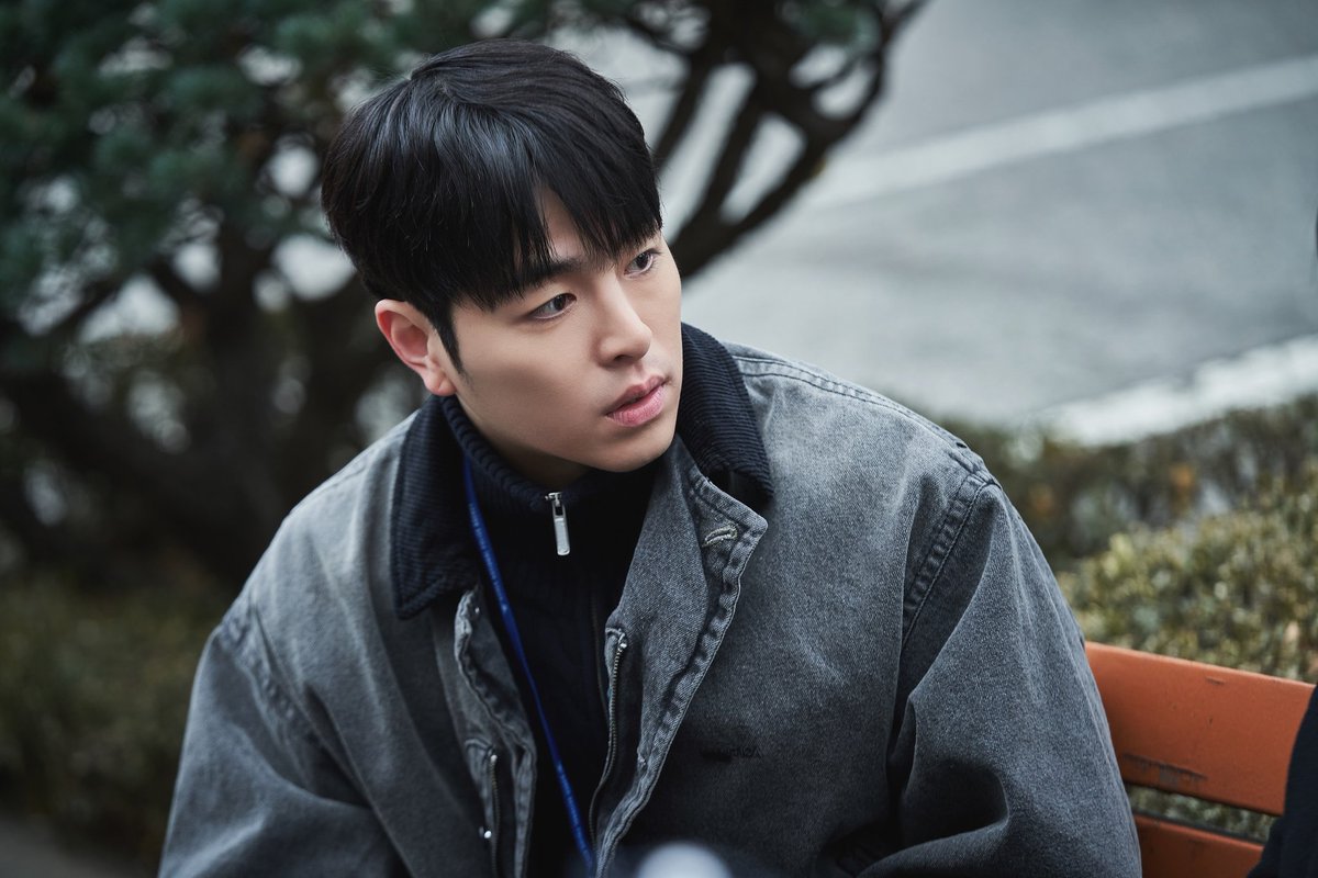 wh0lehearted_ly's tweet photo. from a cafe employee,Yang Jinho 
to SPINE9 main vocalist and leader,Koo Junhyung 
to the team leader, Choi Kijoon 
to detective Park Junghoon

Junhoe has been in various roles and it's getting better and better. see you in May Detective Park
#JUNHOE #구준회 @JUNE_GOZARU_JP #단죄 https://t.co/DPFz5SopIt