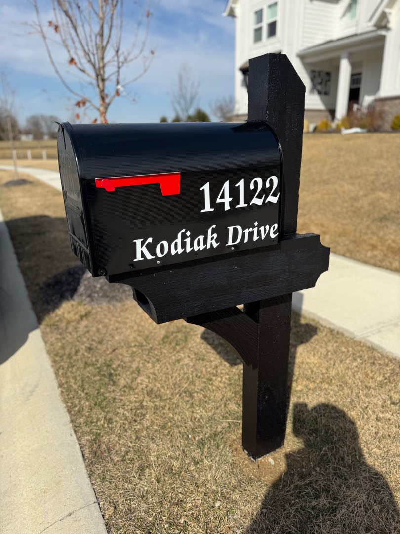 EstesDesigns's tweet image. Happy first day of spring🌷
As spring and warmer temperatures arrive, we're ready to help bring your mailbox units back to life. Whether you require a fresh coat of paint of a full unit replacement, our team is ready to assist you this spring season.