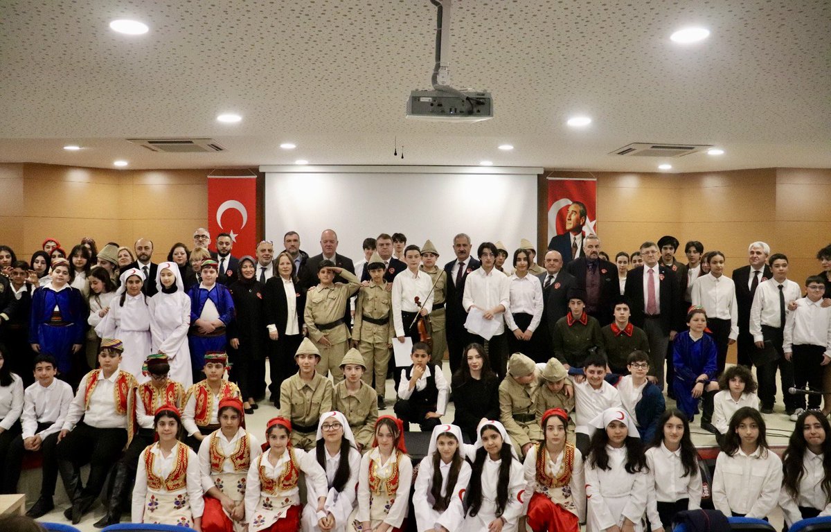 Kaymakamımız Abdurrahman İNAN, Büyükada 125.Yıl Atatürk Ortaokulun da düzenlenen 18 Mart Şehitleri Anma Günü ve Çanakkale Deniz Zaferi Kutlama Programına katıldı.