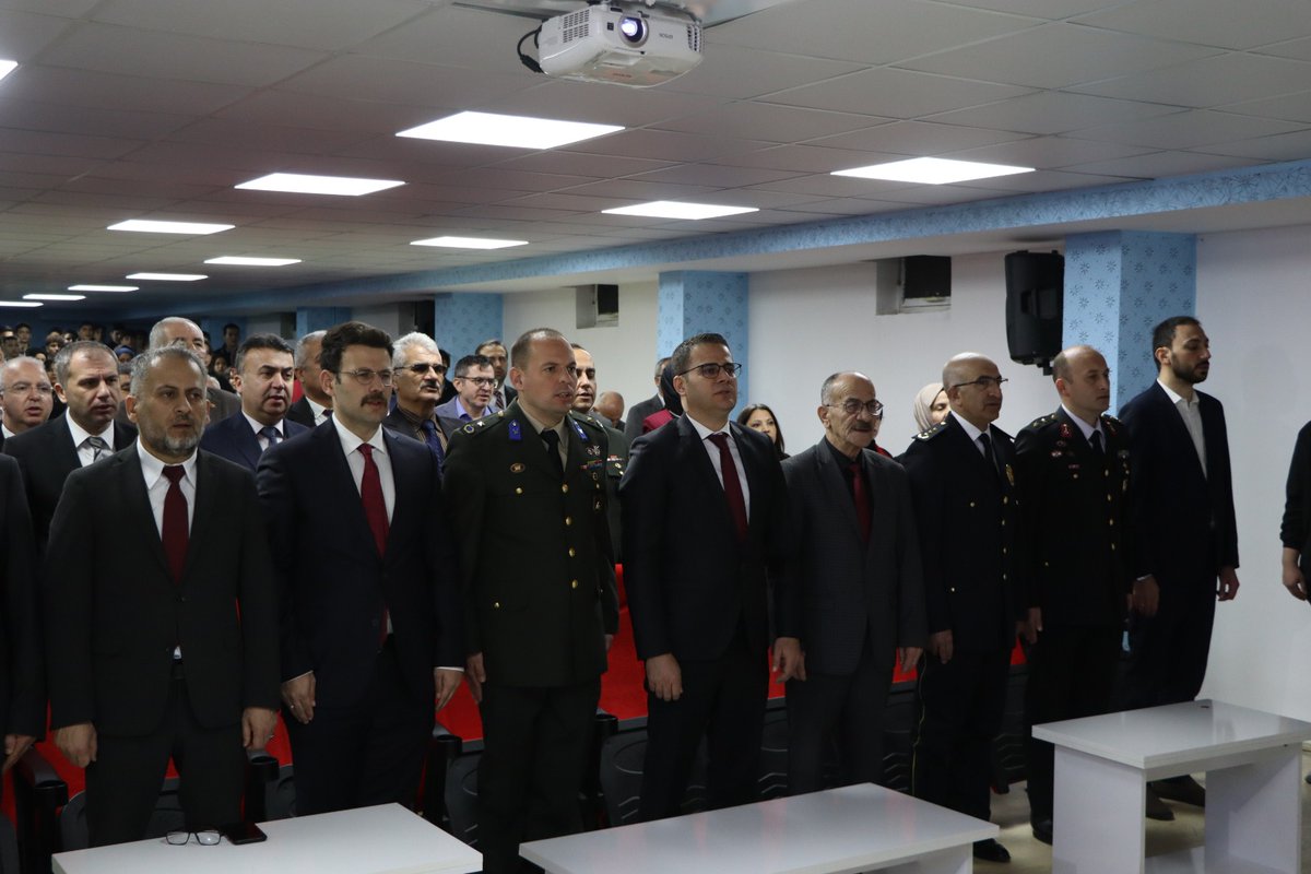 Kaymakamımız Sayın Mehmet Kemal AKPINAR, İlçemiz Atatürk Anıt Alanı'nda 18 Mart Şehitleri Anma Günü ve Çanakkale Zaferi'nin 110. yıl dönümü münasebetiyle düzenlenen programına katıldı.