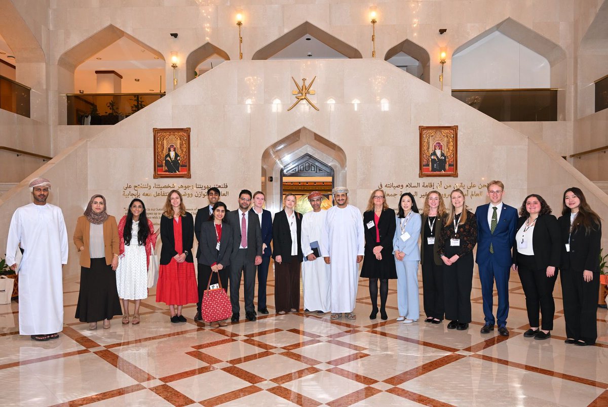 FMofOman's tweet photo. 📸 | التقى سعادة الشيخ @KhalifaAlharthy وكيل وزارة الخارجية للشؤون السياسية، بوفد جامعي من كلية فليتشر للدبلوماسية والقانون بجامعة تفتس الأمريكية. 

وقد تم خلال اللقاء استعراض مرتكزات السياسية الخارجية العمانية والعلاقات العمانية الأمريكية وقضايا المنطقة. https://t.co/Yimv6WGLtW