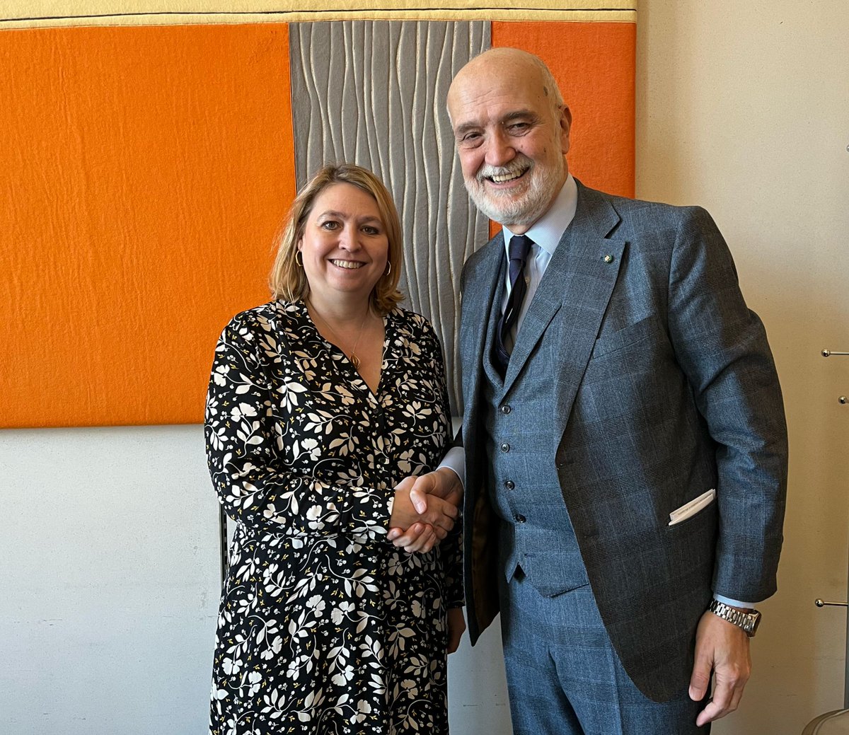 ItalyinUK's tweet photo. 🇮🇹🤝🇬🇧 Meeting at the @HouseofCommons between the 🇮🇹 Amb @InigoLND and Dame Karen Anne Bradley, Chair of the @CommonsHomeAffs Committee. Discussions on bilateral cooperation, the contribution of the Italian community in the UK, and the #EUSettlementScheme. #ItalyUK #Diplomacy https://t.co/kK2MppK70p