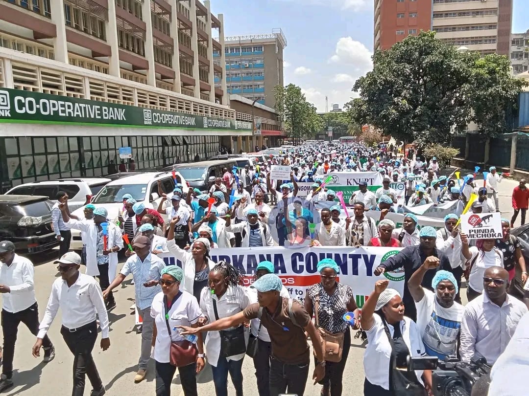 NBOLifestyle's tweet photo. On SHA; 

Doctors : SHA is not working 
Patient :  SHA is not working 
Politician : SHA is working.  

The consumer and the person giving the service have told you it's not working. 

Who is fooling who? Kenyans are suffering!!!

#HealthCrisisKE 
#RejectSHA
#RejectSHIF https://t.co/0wNx0x02mj