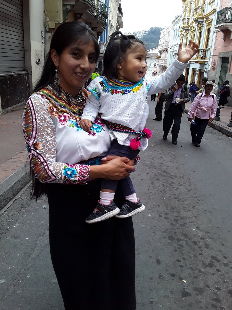 KatikMacas's tweet image. Consejos para una mujer fuerte (por Gioconda Belli)
Si eres una mujer fuerte
protégete de las alimañas que querrán
almorzar tu corazón.
Ellas usan todos los disfraces de los carnavales de la tierra:
Lee completo en mi página de Facebook ⏩ facebook.com/share/p/16XcXX…