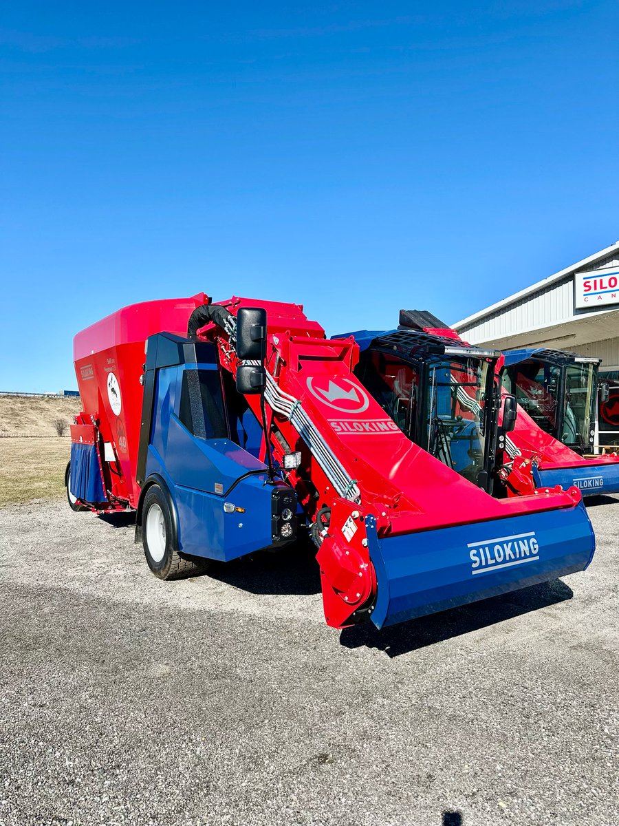 🍁There’s no better backdrop for a SILOKING than a sunny day!
•
•
#silokingcanada #siloking #TMRmixer #selfpropelled #trailedmixer #feedmixer #feedingtechnology #farming #totalmixedration #canadian #simplyintelligentfeeding