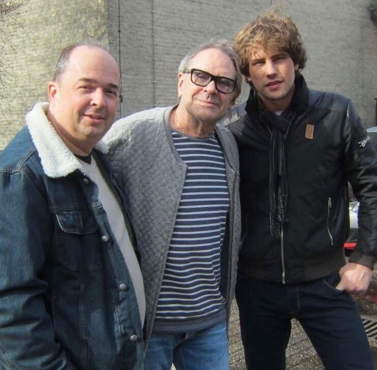 ROB DE NIJS R.I.P. 

Nederland is een groot artiest verloren. Naast een zeer vriendelijke man was Rob een fantastische zanger.  Ik heb een aantal keren zijn theater concerten bezocht en ben blij dat ik hem heb mogen leren kennen. De hemel heeft er een engel bij. Rust zacht 🙏🏻