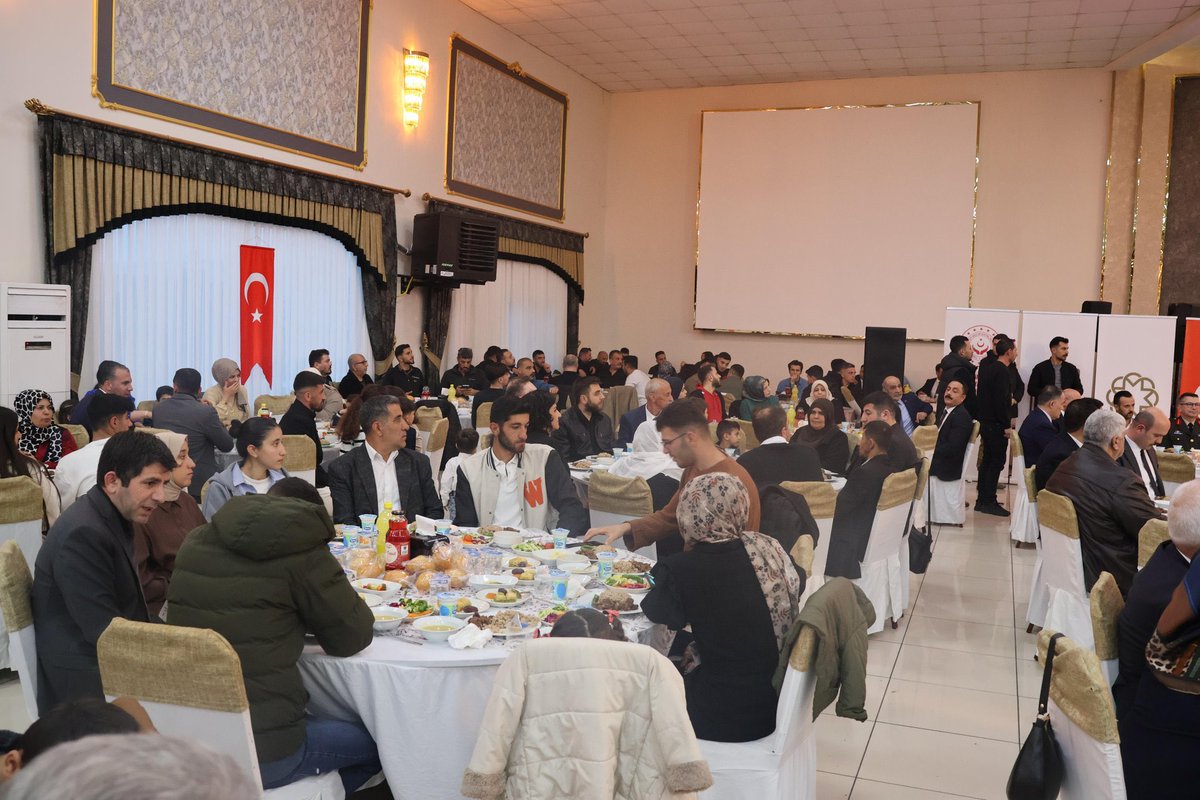 mehmetsadikilic's tweet image. Valiliğimiz ve Büyük Şehir Belediye Başkanlığı koordinesinde 18 Mart Çanakkale Zaferi ve Şehitleri Anma Günü dolayısıyla düzenlenen iftara ilçemizde ikamet eden şehit ailelerimiz, gazilerimiz ve yakınları ile birlikte katılım sağladık. #Mardin #Yeşilli