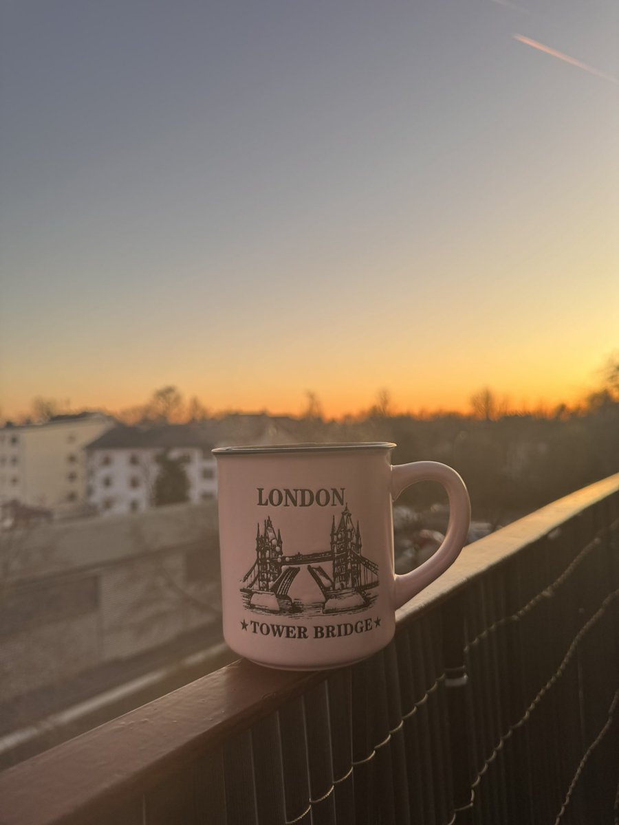 Gözleri görmeyen birine gökyüzünü anlatamazsın…
Keyifli akşamlar 😊🌅☕️