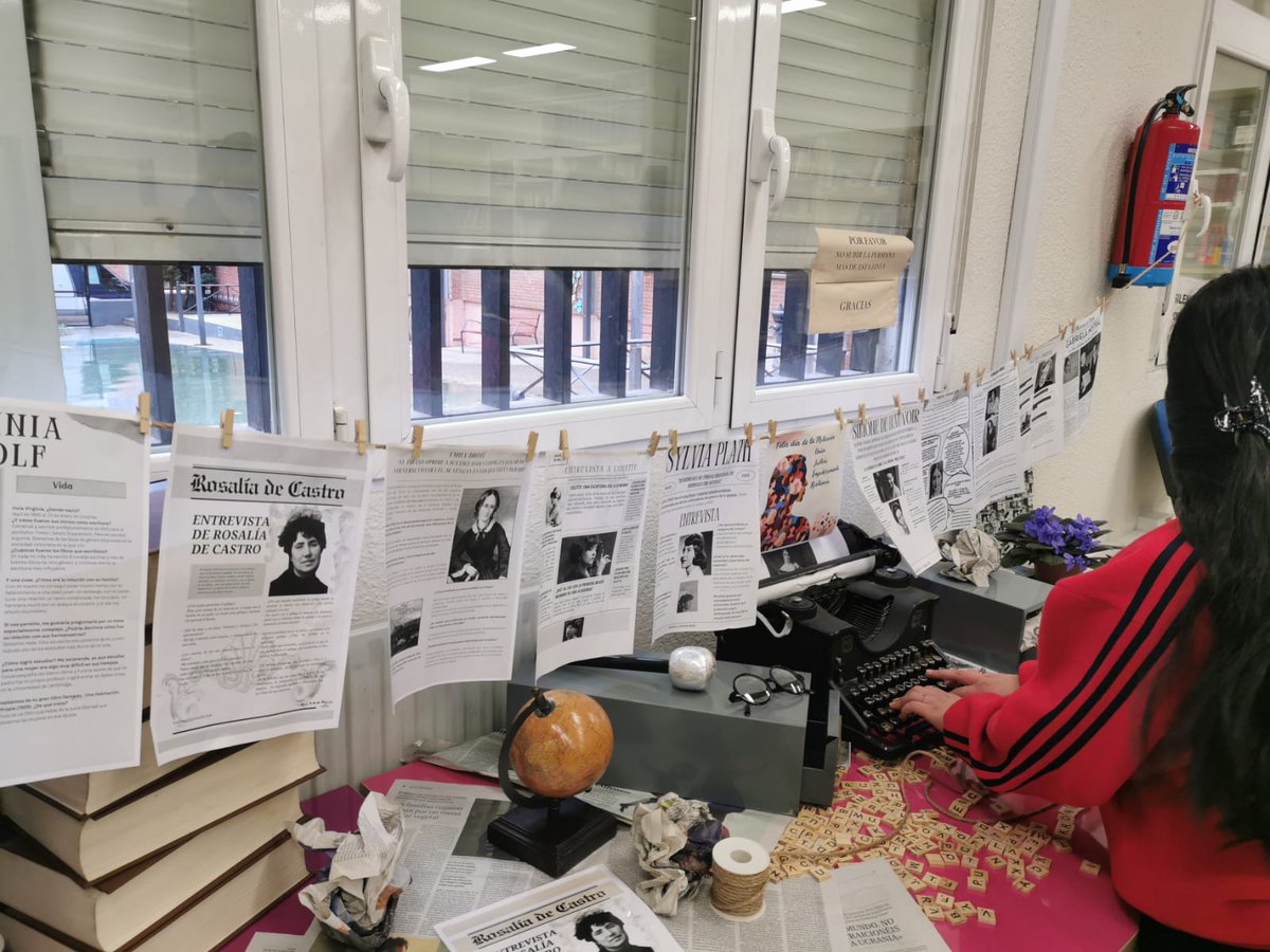 AvenidaIes's tweet photo. ¡Celebramos el 8M en el instituto! Nuestro alumnado ha disfrutado de una visita guiada por tres exposiciones para celebrar el Día Internacional de la Mujer! ¡Gracias a todos los participantes y a todas las profesoras implicadas en esta bonita iniciativa! ♀️👩‍💻👩‍🏫 https://t.co/mUwUqiVmDu