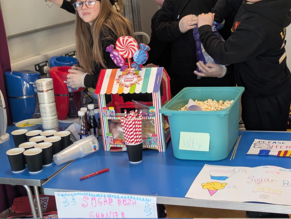 EastfieldPSHull's tweet image. A huge thank you and well done to #6CW's enterprise helpers! You did a great job! 🍿🥤 #EPSEnterprise