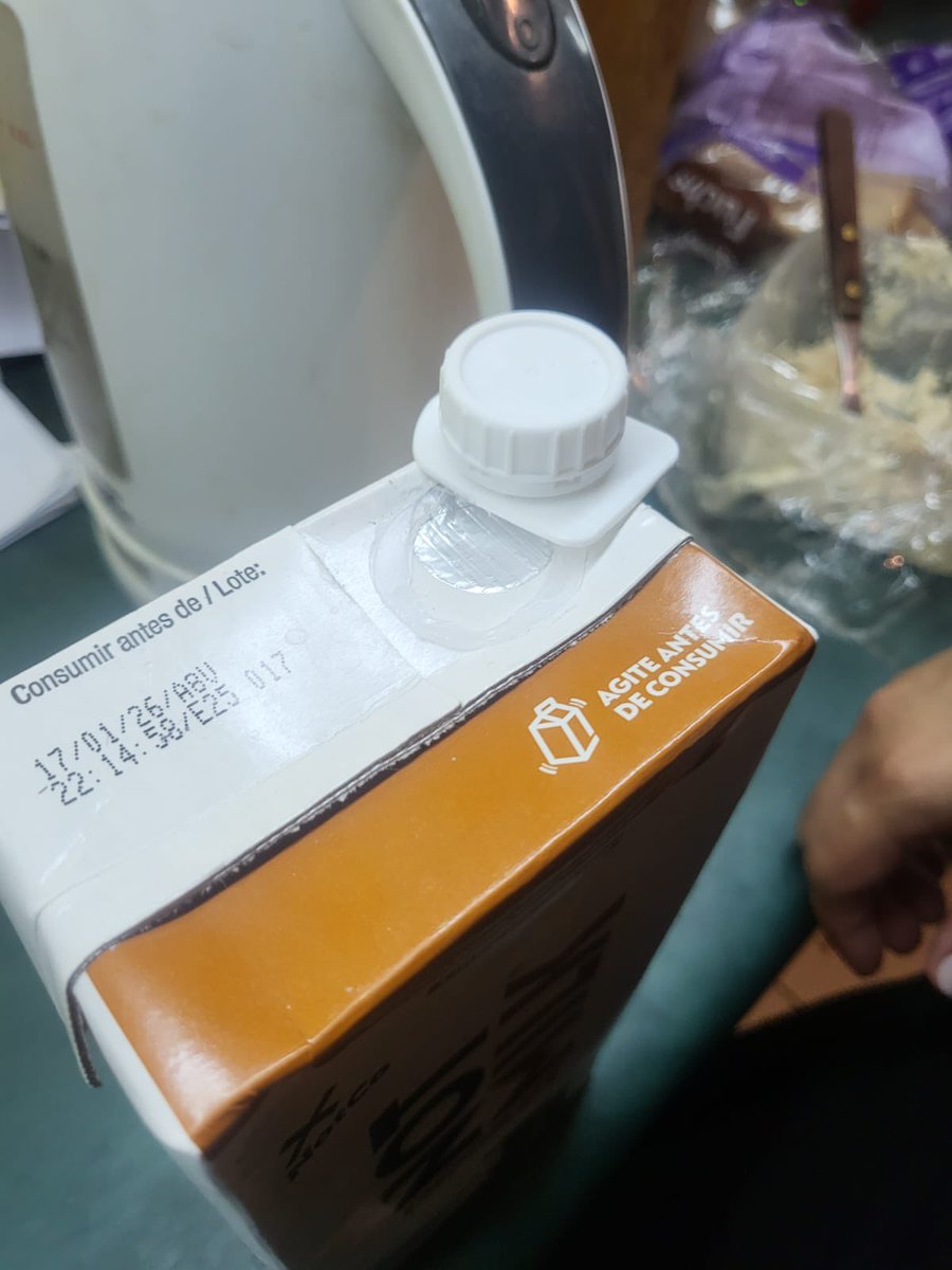 panch_avalanch's tweet photo. @thenotco realmente impresentable el manejo del material de envase de sus productos.
De tres compras en diferentes supermercados, he tenido el mismo problema. https://t.co/9Ry73A6Jqn