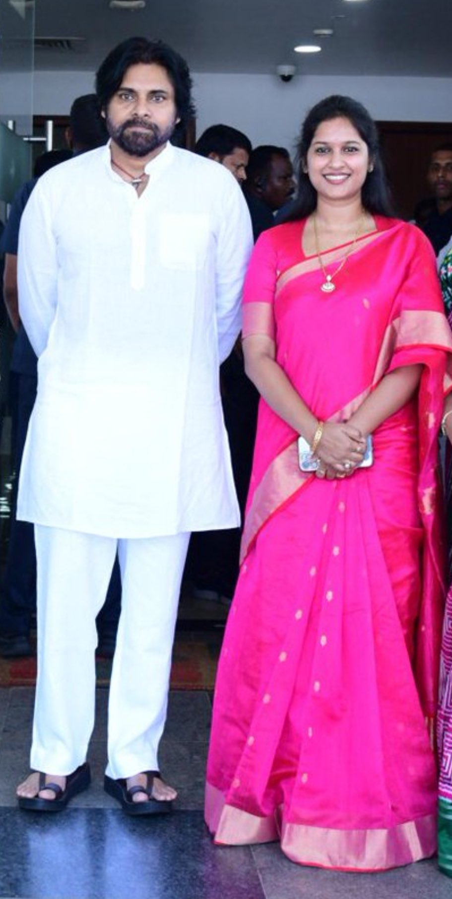 GmV3Ev5XoAAL-CC?format=jpg&name=large