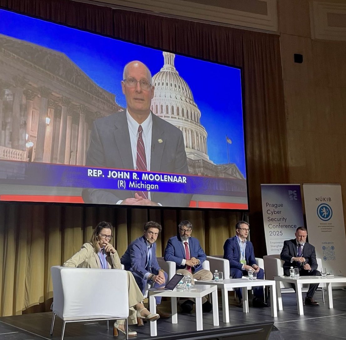 bertajarosova's tweet image. 🇨🇿🇺🇸@RepMoolenaar, Chair of @committeeonccp delivers keynote speech at @NUKIB_CZ #PragueCyberSecurityConference today raising alarm about Chinese actors Volt & Salt Typhoon and urging to confront China in cybespace