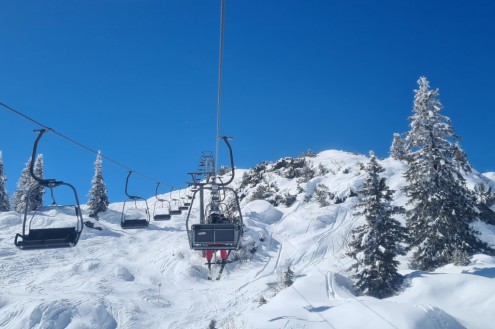 Glorious sunshine for most of the Alps today: weathertoski.co.uk