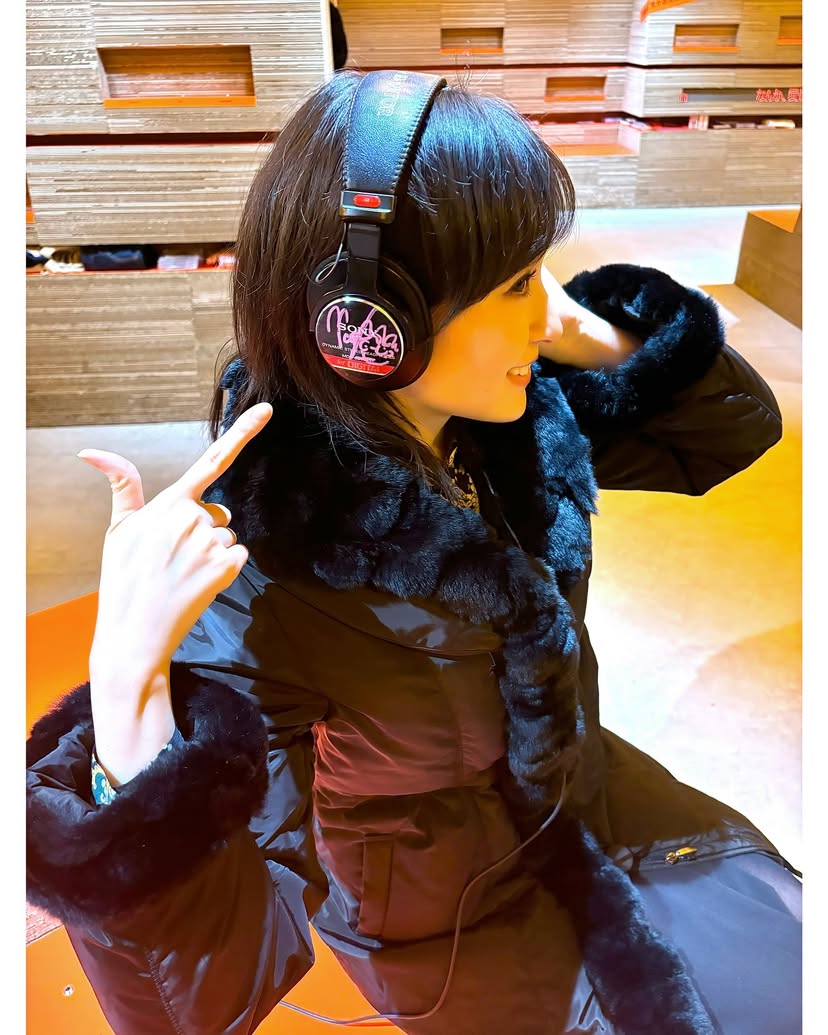Meijia_Lin_'s tweet photo. In stark contrast to yesterday's warm weather, this weekend will be cold 🍃🌧️
In the space depicting the strata, there are headphone jacks everywhere
Plug in and you can enjoy a variety of music

#SonyParkExhibition
#2025
#vaundy
#yoasobi
#SheepLiterature
#Sony https://t.co/2QCNvEsYTn