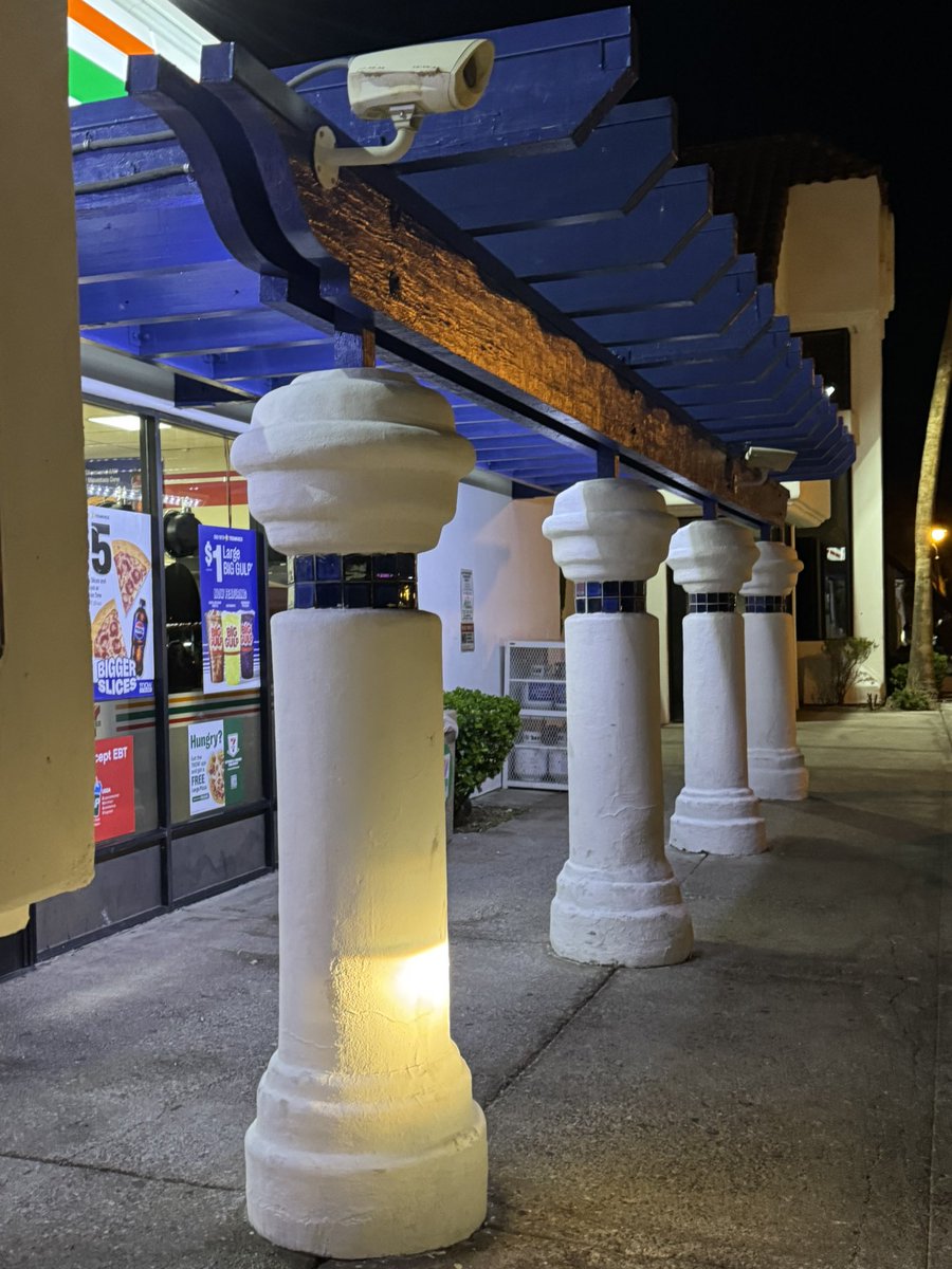 What if we kissed between the Magic Wand shaped support columns at the 7/11 🥹👉👈