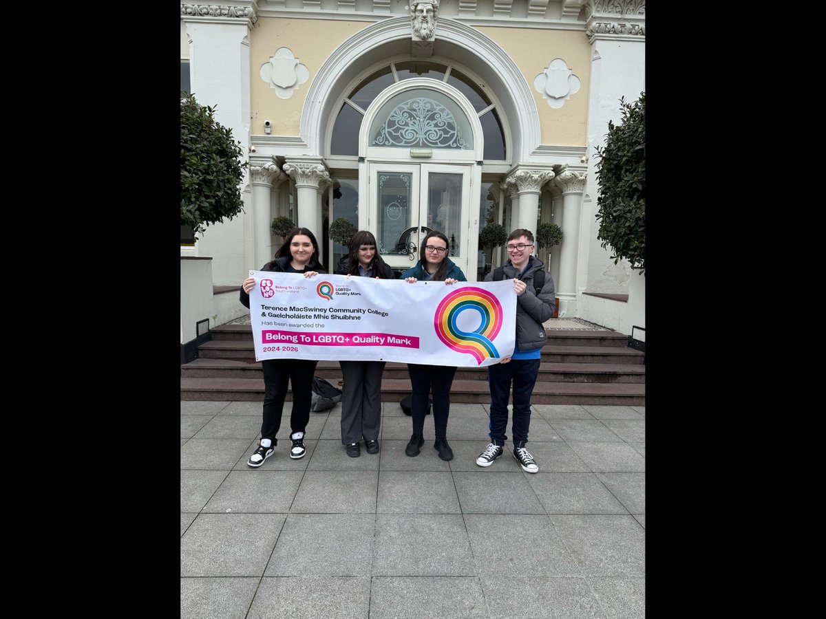 Fuair ár scoil creidiúnú ón BelongTo, léiríonn sé sin cé chomh tiomanta agus atá muid do phobal ionchuimsitheach a cruthú.