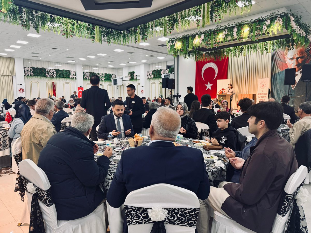 av_mfa's tweet photo. 18 Mart Çanakkale Zaferi’nin 110. yıl dönümünde, Valiliğimiz tarafından düzenlenen iftar programında şehit ve gazi yakınlarımızla bir araya gelmenin onurunu yaşadık. 

Bu toprakları bizlere vatan kılan aziz şehitlerimizi rahmetle, kahraman gazilerimizi minnetle anıyoruz. Onların fedakârlıkları, bizlere emanet edilen en büyük mirastır.

#18MartÇanakkaleZaferi