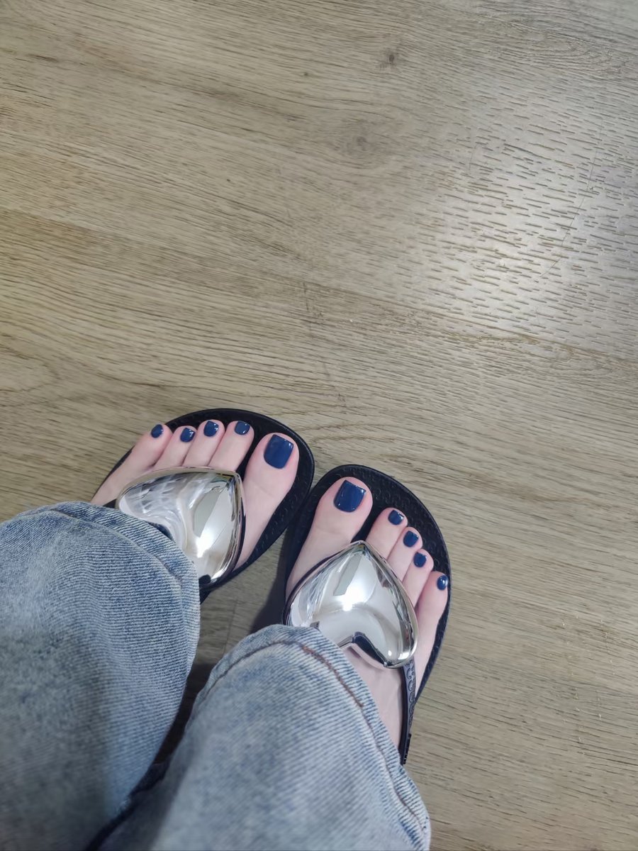 swtbrds3's tweet photo. Up close and mesmerizing! 👣✨ Smooth soles, perfect toes, and pure elegance in every shot. #FeetModel #CloseUpFeet #FlawlessSoles #ToePerfection #FootAesthetics #BarefootBeauty #SoleShots #FootPhotography #FeetLover #ElegantFeet https://t.co/2oBOMQRJO4