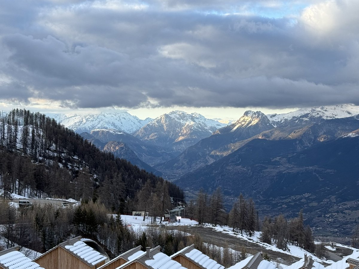 pmenezes's tweet photo. Postcard from the Alps https://t.co/SlY9xD10wZ