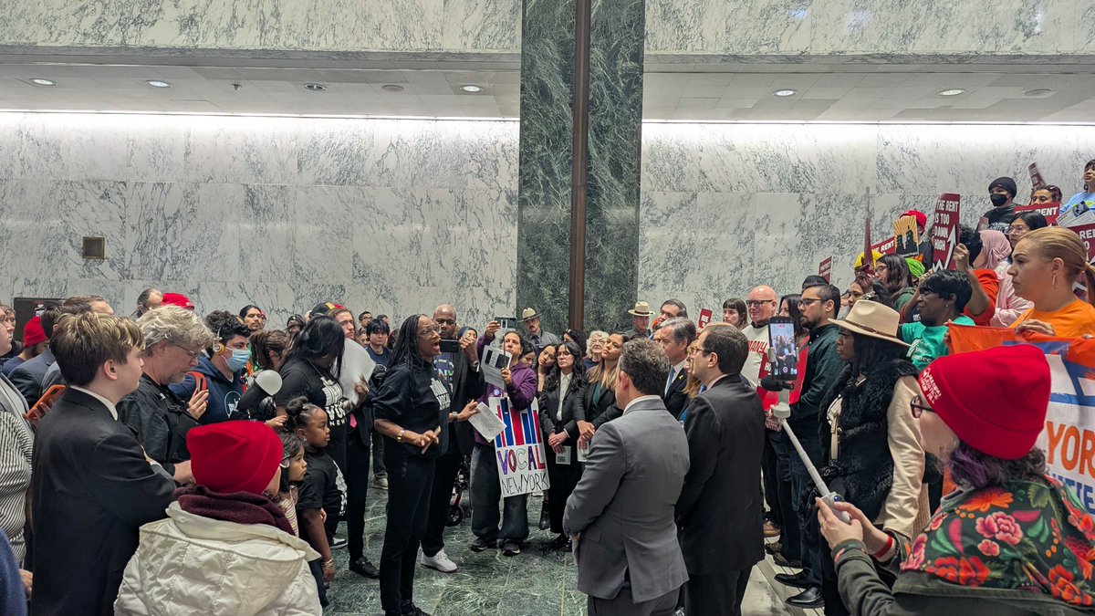 Packed house at the Capitol today to demand #HAVP and other housing measures make it into the budget!

#HousingIsHealthcare #HousingNow