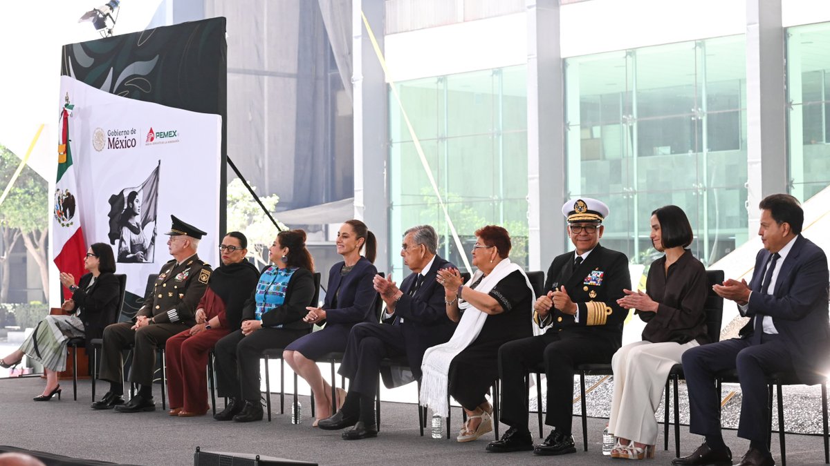CFEmx's tweet image. La presidenta @Claudiashein firmó hoy, en el aniversario de la expropiación petrolera, los decretos de nuevas leyes y reformas destinadas a fortalecer a las empresas públicas del Estado en el sector energético, @Pemex y la CFE. 

Entre los instrumentos legales firmados se…