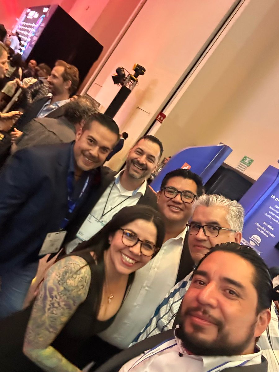 CleverIdeas3's tweet photo. ✨El #GlobalCXForum 2025 fue el escenario perfecto para conectar con aliados estratégicos y reencontrarnos con amigos y colegas de empresas 🤝
¡Juntos seguimos creciendo!🚀 
#Innovación #Partners #Networking #ExperienciaAlCliente #Liderazgo #Éxito #soycleverideas https://t.co/gB9kuHxtCe