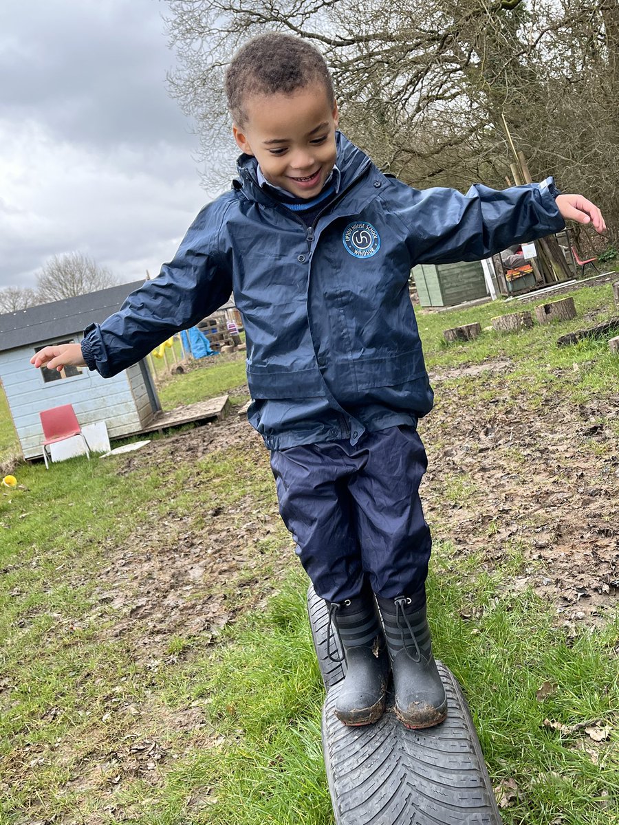 Dragonflies adventures at Alexander First Forest school.  They searched high and low for insects, ran from mysterious bears when “Going on a bear hunt”. The best sound wasn’t just from the birds in the trees but the constant laughter that danced through the air ☺️<a href="/UptonHouseSch/">Upton House School</a>