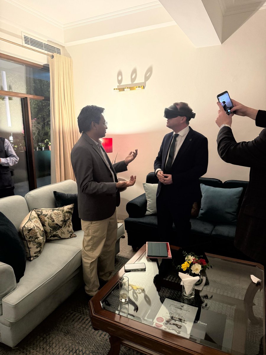 sswami_iitd's tweet image. Privilege to meet Mr. @lawlessj , Minister for Further and Higher Ed, Research, Innovation, and Science of Ireland, New Delhi,discussion centered around the incredible possibilities of immersive tech #AI #AR and  #VR to showcase and preserve India’s rich cultural heritage.