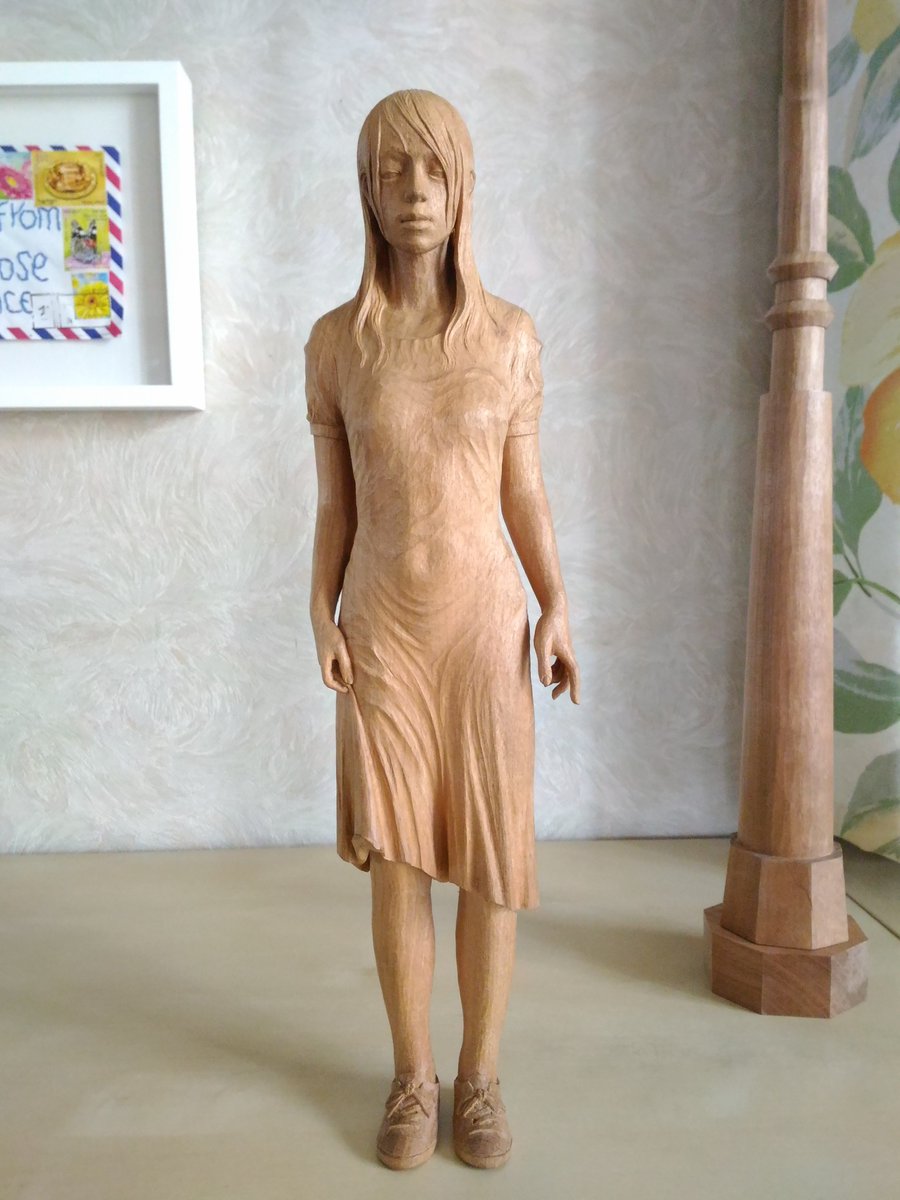 池島康輔の少女彫刻像を部屋に置きたい。値段がどれだけか想像もつかない。そもそもどんだけ広い部屋が必要か。メンテも大変そうだし持つには分相応か。。 