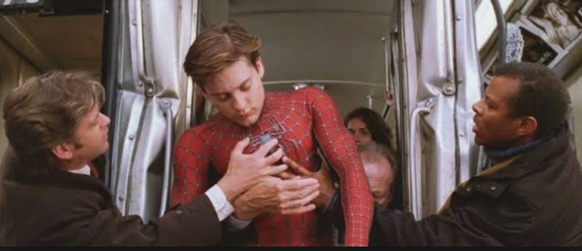 juridget's tweet image. オタクはみんな一般市民がヒーローのために自分ができることをするシーンが好きなのでスパイダーマン2の電車での素顔バレとアメイジングスパイダーマンのクレーンのシーンで号泣すると言われている