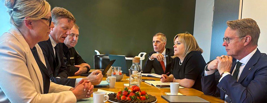 Frontex Executive Director Hans Leijtens met 🇮🇸Iceland’s Justice Minister Þorbjörg Sigríður Gunnlaugsdóttir to discuss fair returns, stronger border management &amp; future cooperation. Working for secure, rights-based migration. #BorderSecurity #StrongerTogether