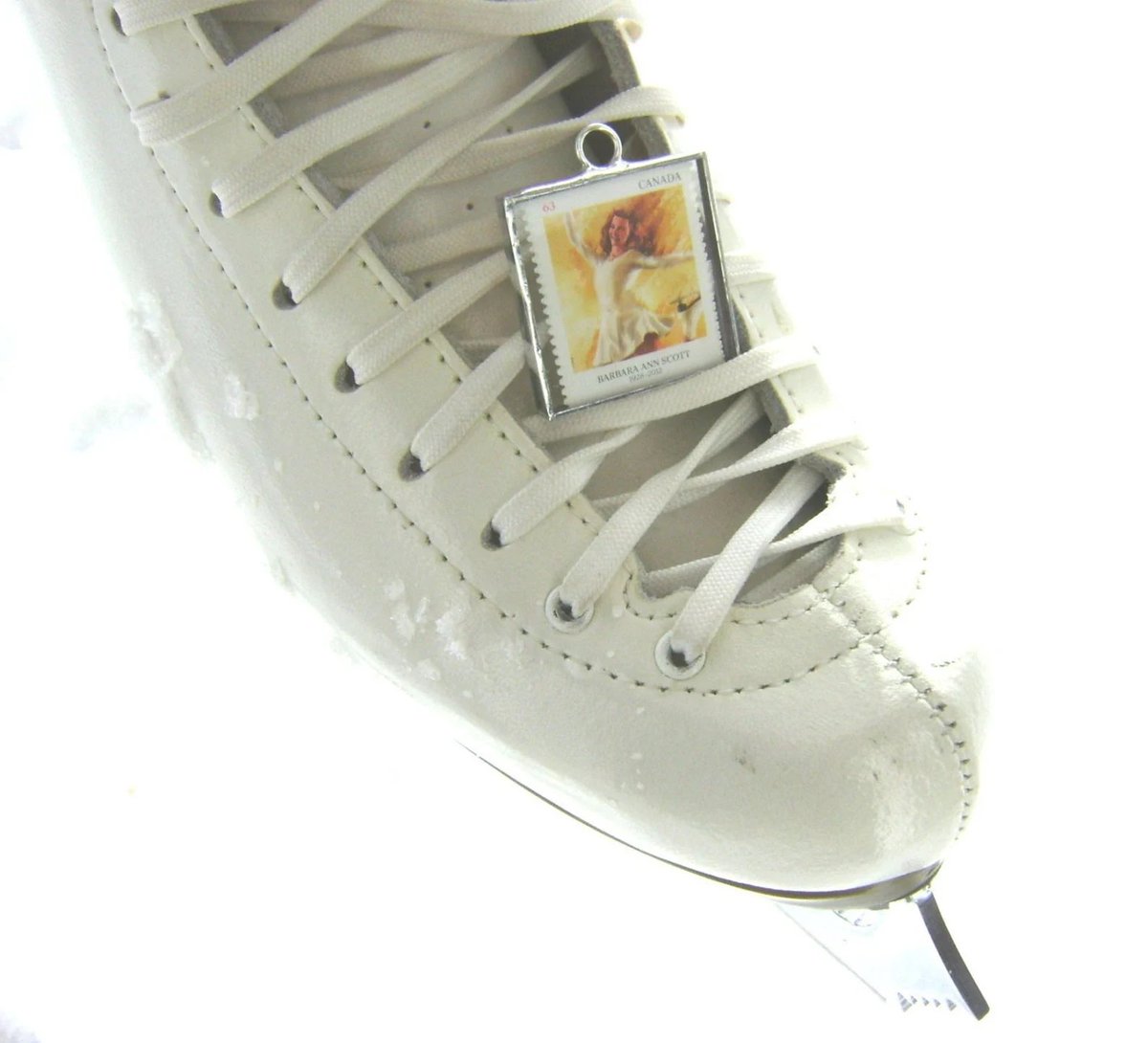 GothicGlass's tweet photo. CA$35.00
Handmade #skates #CanadianFigureSkating #skaters #skatersPendant #Canada #PostageStamp #IceQueen #BarbaraAnnScott #Champions handmade by
GothicGlassStudio #etsy #etsycanada #etsyhandmade #skatecanada #skatingchampionship
https://t.co/UWQserqyhd https://t.co/DMlEwfByf6