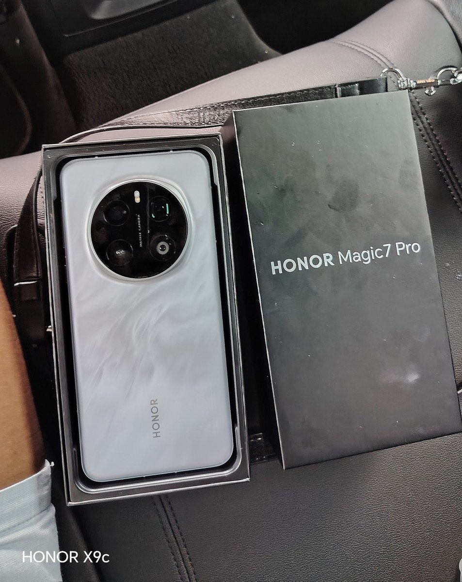 PhilMphela's tweet photo. Thank you for the drop @HonorAfrica

Can't wait to experience the new HONOR Magic 7 Pro and its features. https://t.co/lceyfwSyuU