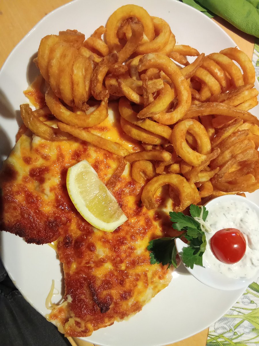 Queen2Lisa's tweet photo. Eure Herrin hatte gestern Geburtstag! Ihr wisst was das jetzt für euch heißt, überhäuft mich mit Geschenken und Geld!! Achso die Rechnung fürs Essen müsste auch  übernommen werden!😌🖕🏻

#zahlsklave #findom #geldherrin #zahlschwein #melkung #paypalfick #abdrücken #zahlschwanz https://t.co/RcDrmkug9G