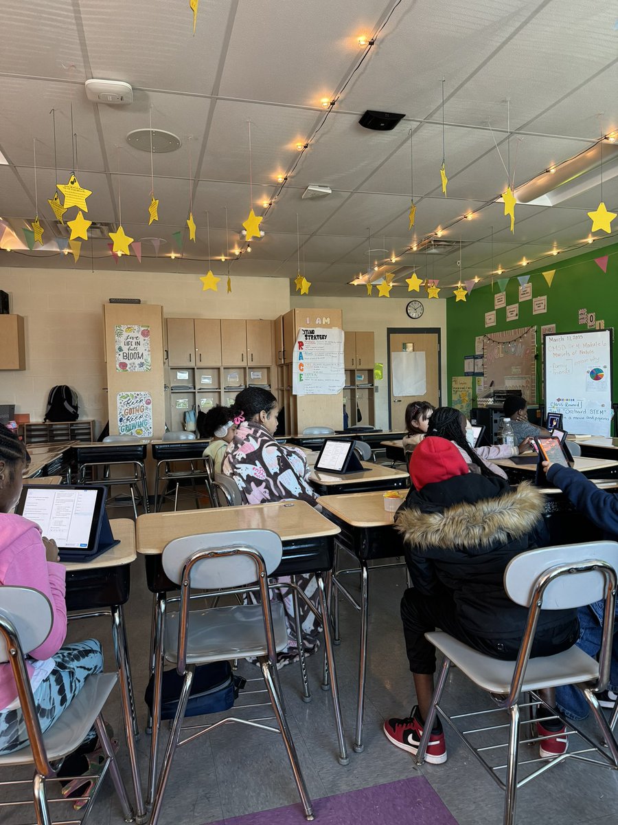 allison_hunt's tweet photo. 4th grade would love a pair of headphones and a binder to improve their individual learning experiences! 

https://t.co/6GO32yJMXT

#clearthelist #literacy #donorschoose https://t.co/Nc9UQz6zxs