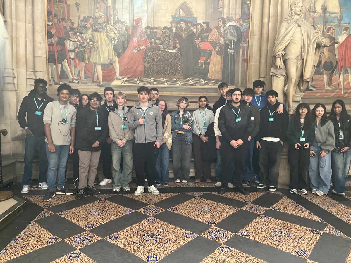 AltwoodSchool's tweet photo. Some of our Year 12 having a fabulous time at the Houses of Parliament. We got to go into the public gallery #VeryExciting https://t.co/JhUtuh1oEb