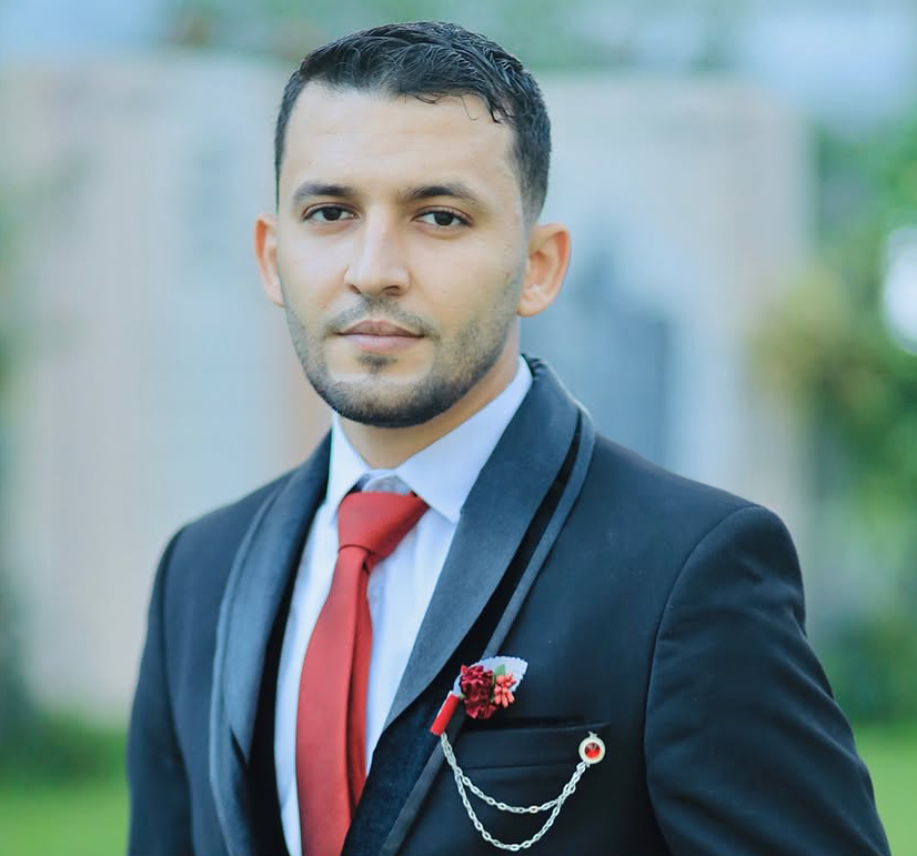 صورة الشهيد ناجي أبو سيف "أبو حمزة" الناطق العسكري باسم سرايا القدس خلال حفل زفافه قبل أسبوع فقط من السابع من أكتوبر وبدء الحرب في غزة.

شباب زي الورد ضحوا بالغالي والنفيس.
