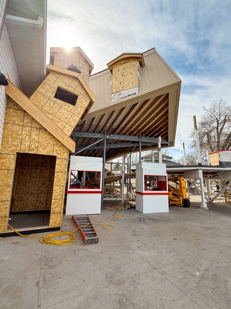 arnolds_park's tweet photo. There are lots of new and exciting additions to the Legend and The Tipsy House this week! https://t.co/fjymRhpEfL