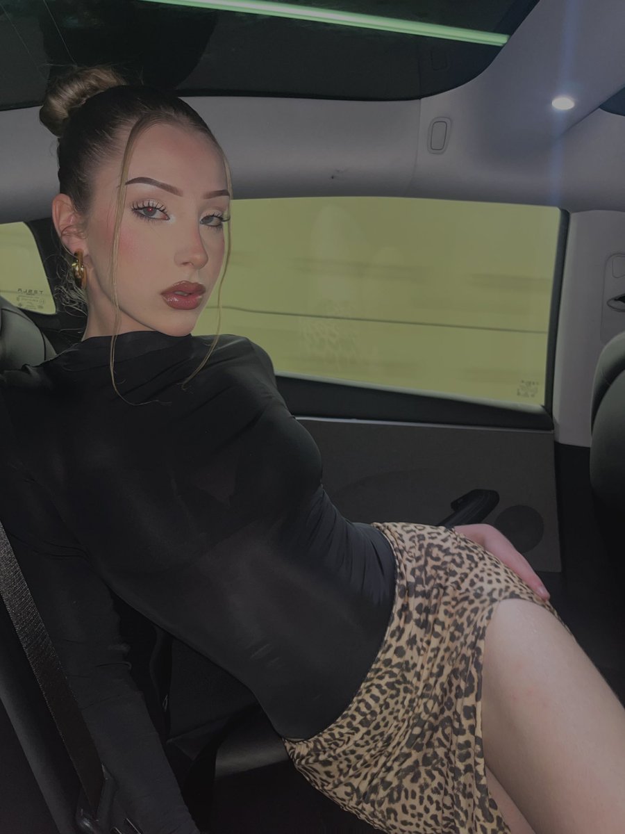 Chetteque's tweet photo. #pagafantas Quiero vuestro puto dinero en mi cuenta putos peleles💸💎🛍️
#sumiso #sumisofinanciero #findom #paypig #pelele https://t.co/0eBFakRZRT