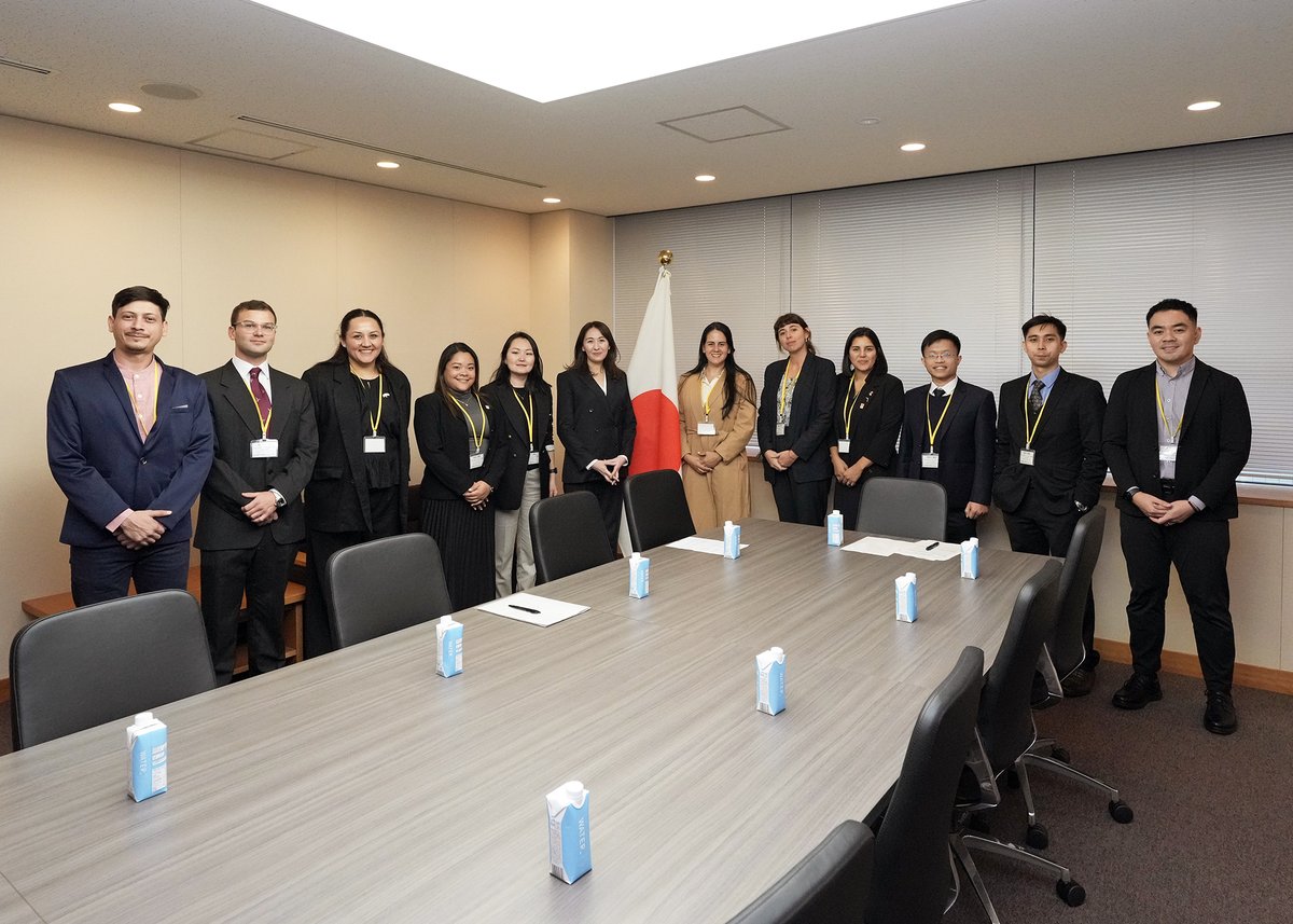 MofaJapan_jp's tweet photo. 3月17日、#英利外務大臣政務官 は、第24回アジア・中南米協力フォーラム（#FEALAC）若手リーダー招へいプログラムにより訪日中のFEALAC若手リーダー11名による表敬を受けました。
https://t.co/gC26v7l9nx https://t.co/HEumxo1A0p