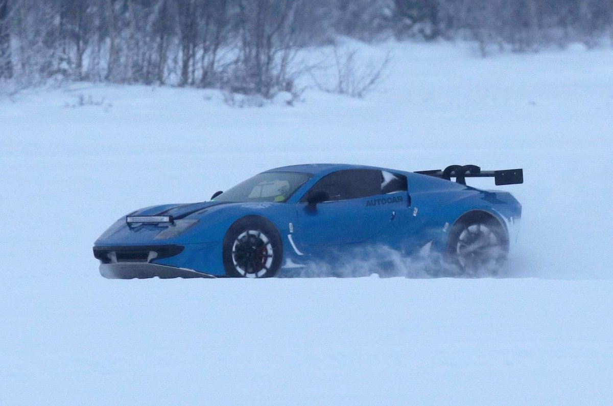 lerdvauto's tweet photo. 🚨 Alpine réalise actuellement des tests grand froid de son futur Coupé 2+2, ou pour mieux me faire comprendre, de sa future A310 100% électrique, qui viendra titiller la Porsche 911 à partir de 2028.

📸 @autocar 

#AlpineA310 https://t.co/Aciks9prBo