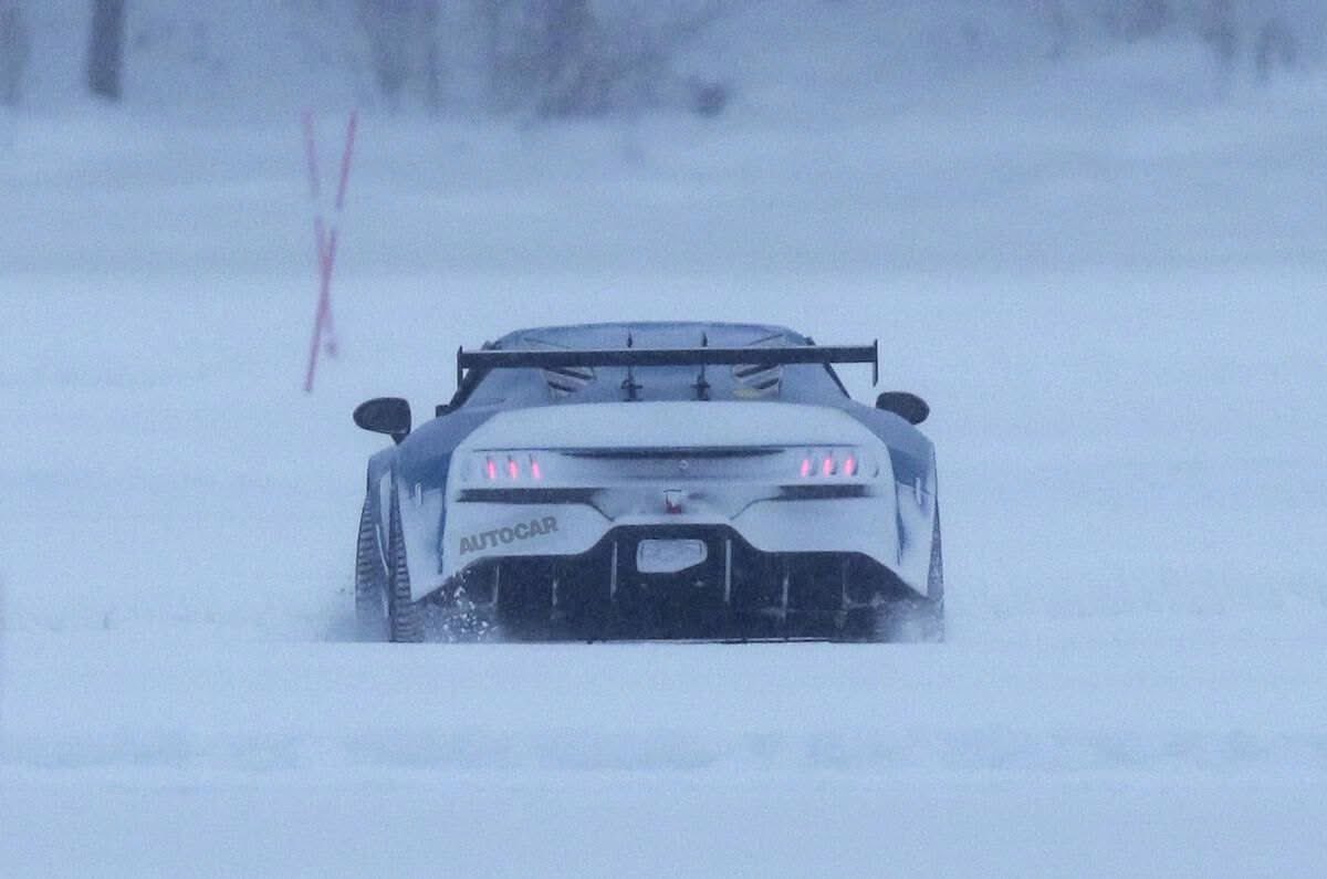 🚨 Alpine réalise actuellement des tests grand froid de son futur Coupé 2+2, ou pour mieux me faire comprendre, de sa future A310 100% électrique, qui viendra titiller la Porsche 911 à partir de 2028.

📸 <a href="/autocar/">Autocar</a> 

#AlpineA310